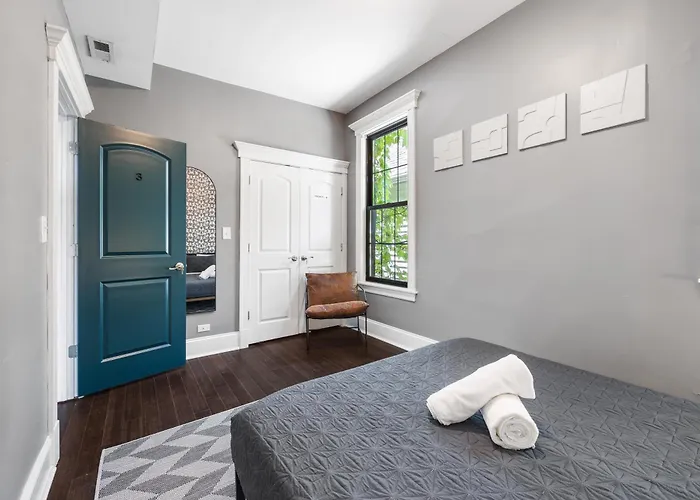 Wrigleyville Apartment Chicago