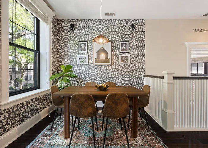 Apartment Wrigleyville *