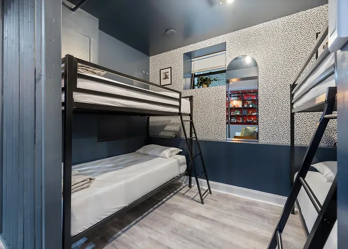 Apartment Wrigleyville