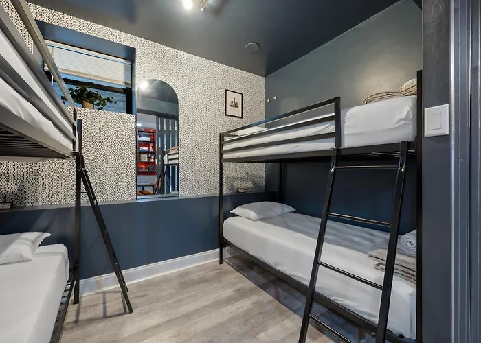 Wrigleyville Apartment Chicago