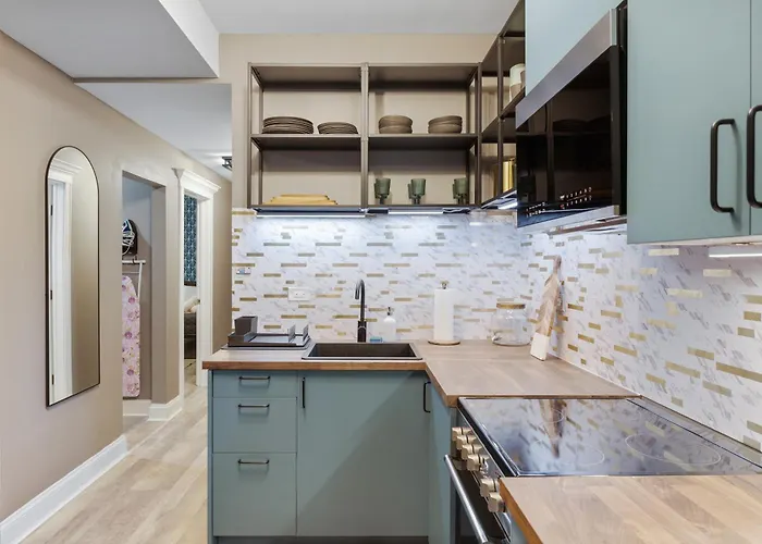 Apartment Wrigleyville *