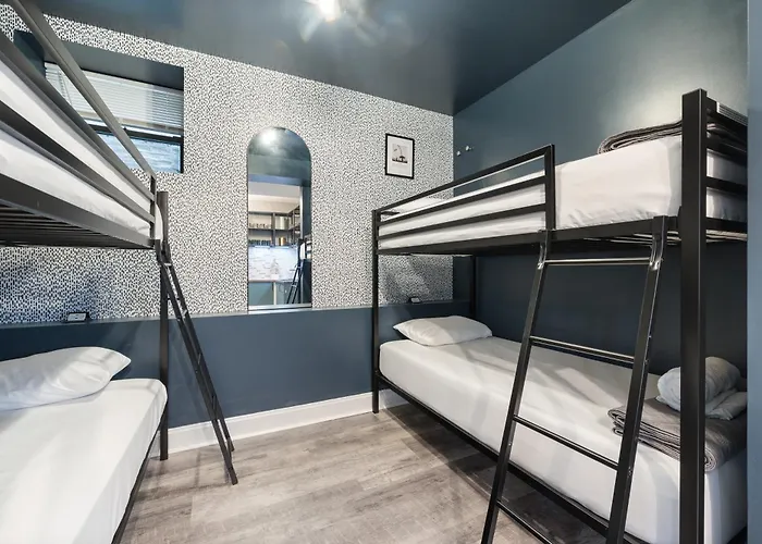 Apartment Wrigleyville