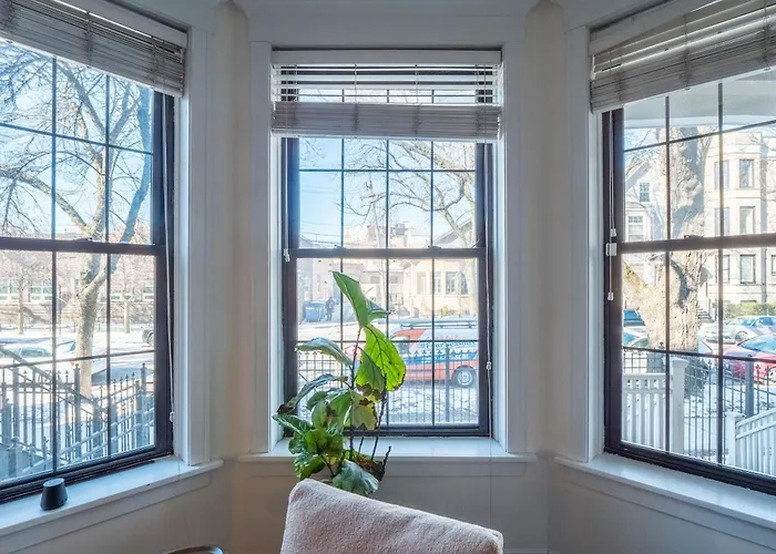 Apartment Wrigleyville