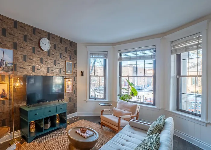 Wrigleyville Apartment Chicago