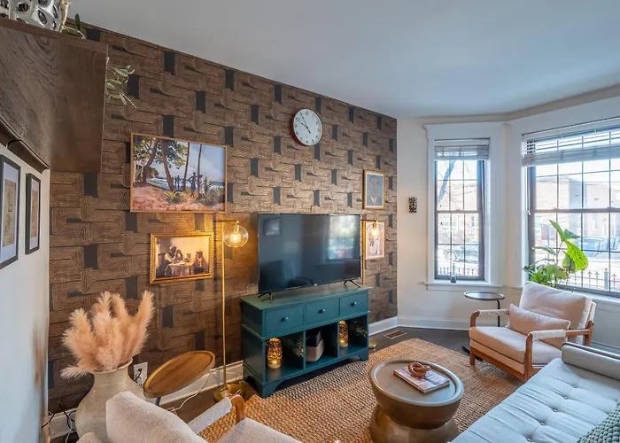 Wrigleyville Apartment Chicago